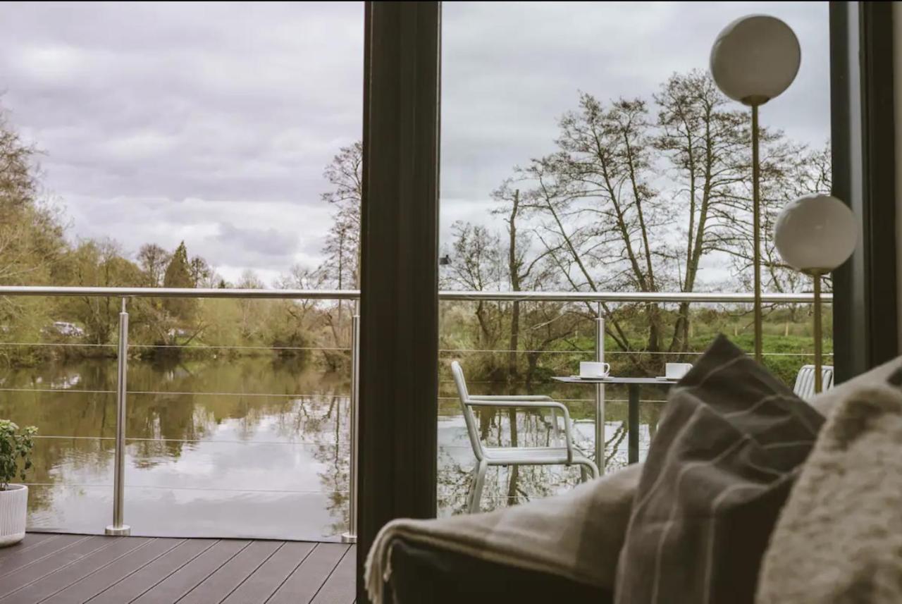 Water Cabin With Water Sports Equipment And Bikes, Bath Bristol Exterior foto