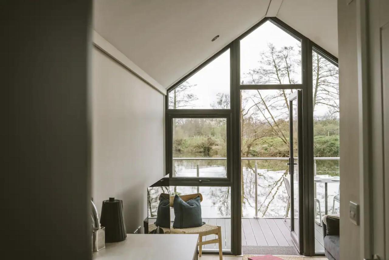 Water Cabin With Water Sports Equipment And Bikes, Bath Bristol Exterior foto