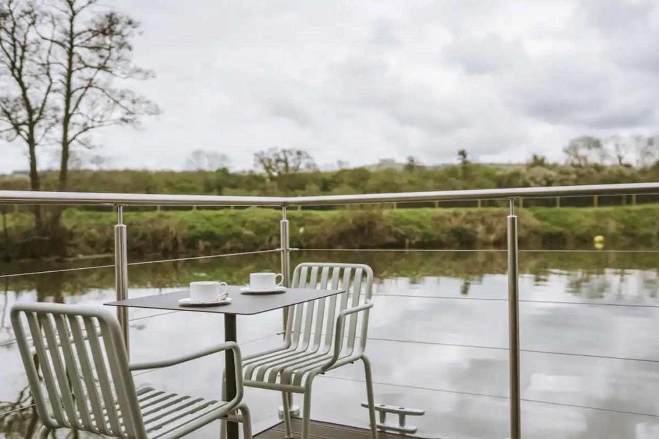 Water Cabin With Water Sports Equipment And Bikes, Bath Bristol Exterior foto
